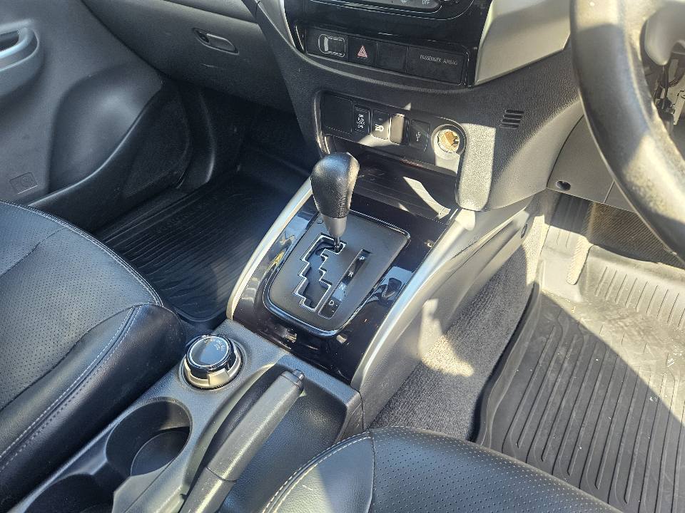 2015 Mitsubishi Triton Exceed easy finance 8.jpg